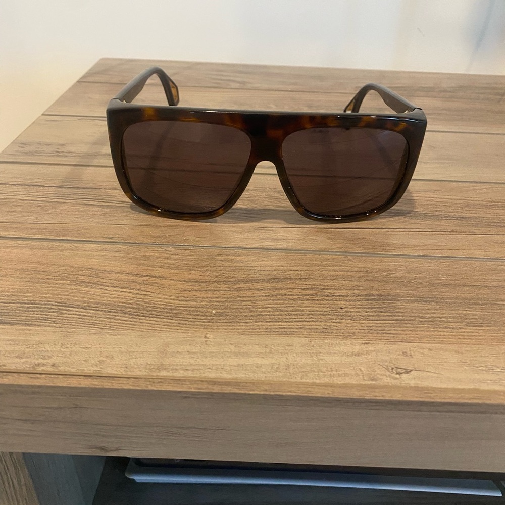 GUCCI Tortoise Shell Sunglasses